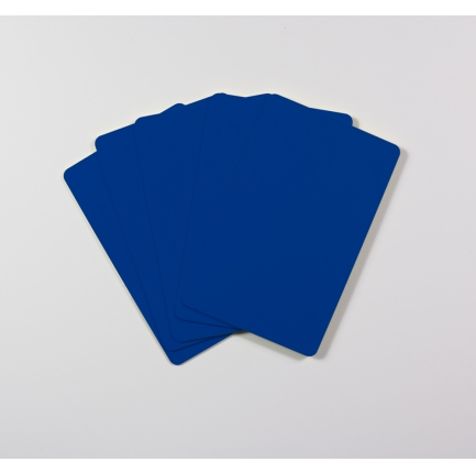Des cartes 'blanco' en plastique - bleu foncé