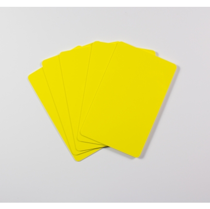Des cartes 'blanco' en plastique - jaune